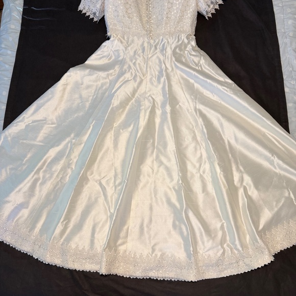 Vintage silk wedding gown, Galina, size 12/14 - Picture 6 of 9